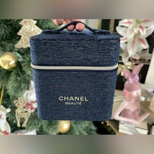 CHANEL Beauté Midnight Blue Cosmetic Case